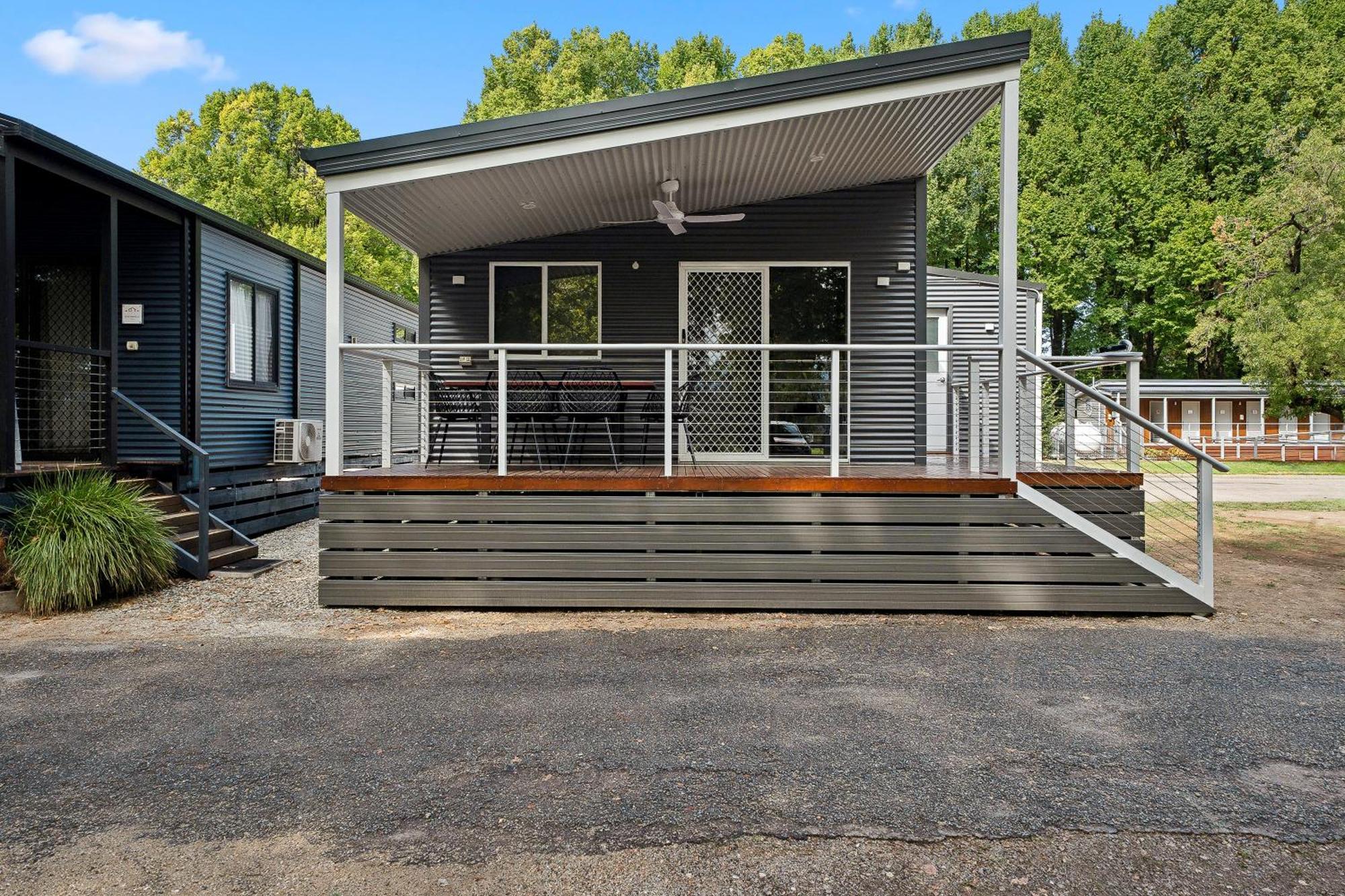 Myrtleford Holiday Park Bagian luar foto