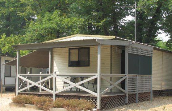 Myrtleford Holiday Park Bagian luar foto