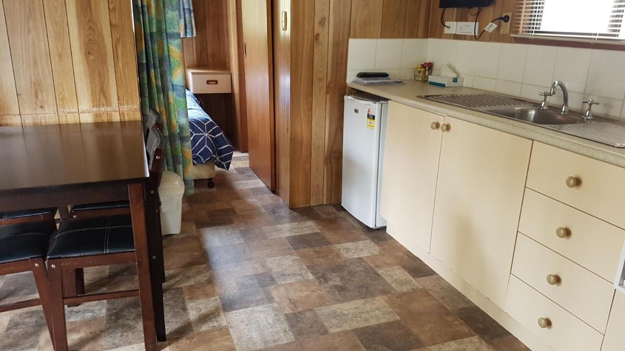 Myrtleford Holiday Park Bagian luar foto