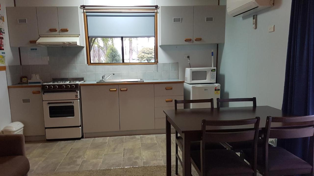 Myrtleford Holiday Park Bagian luar foto