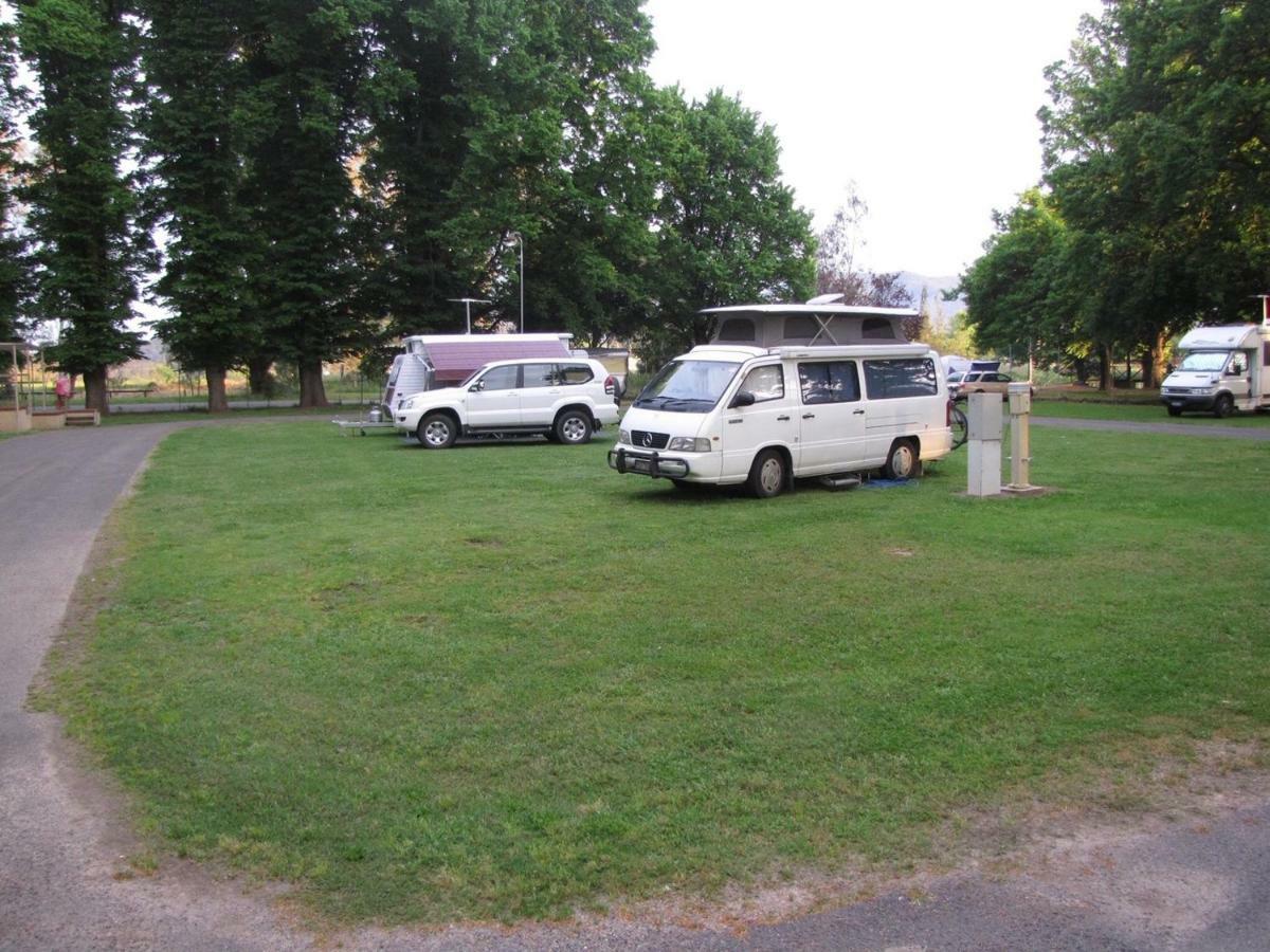 Myrtleford Holiday Park Bagian luar foto