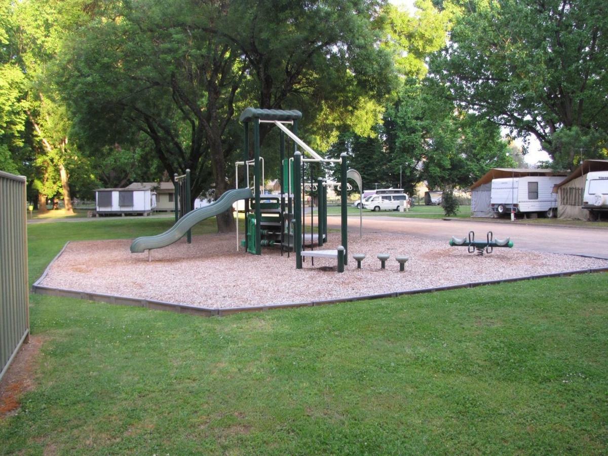 Myrtleford Holiday Park Bagian luar foto