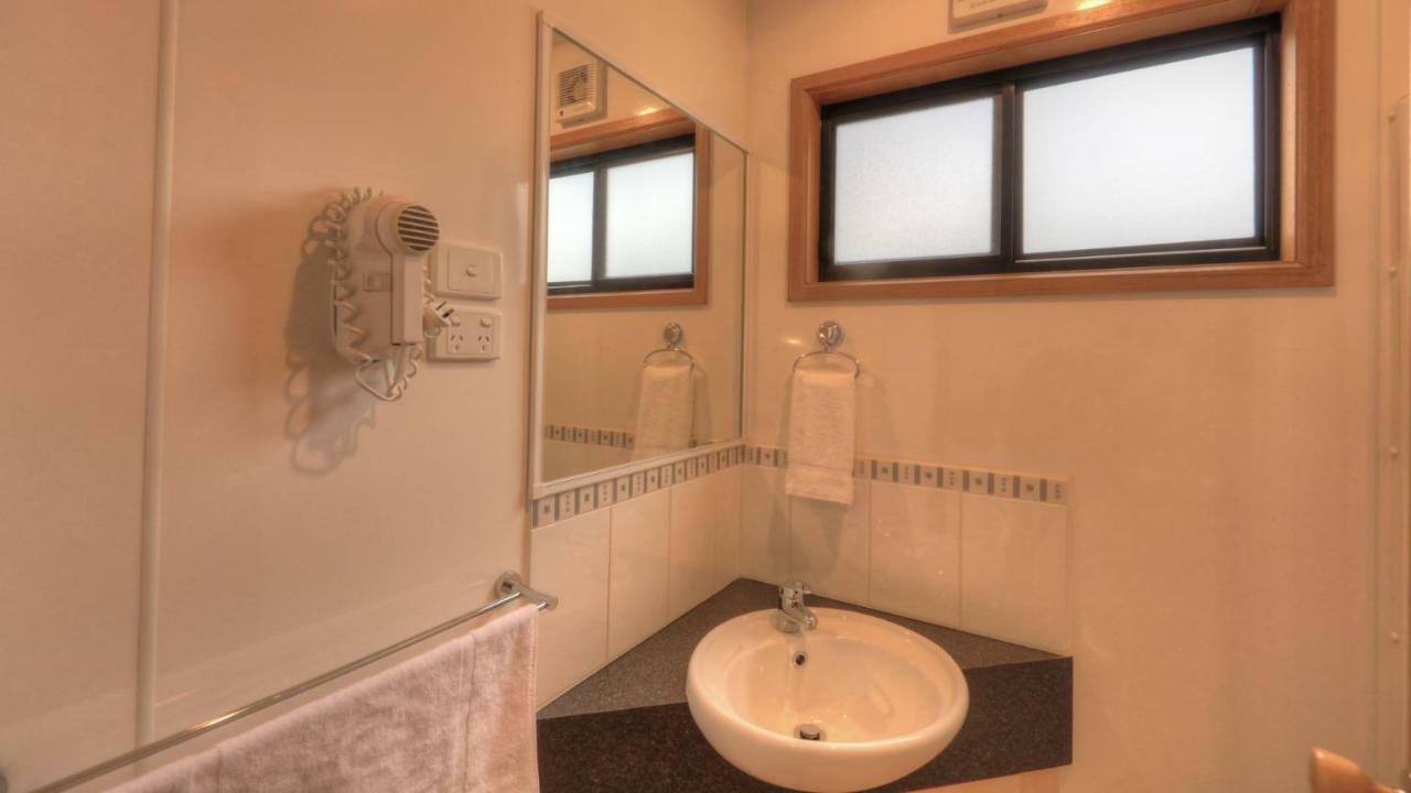 Myrtleford Holiday Park Bagian luar foto