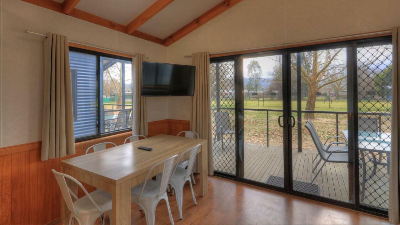 Myrtleford Holiday Park Bagian luar foto