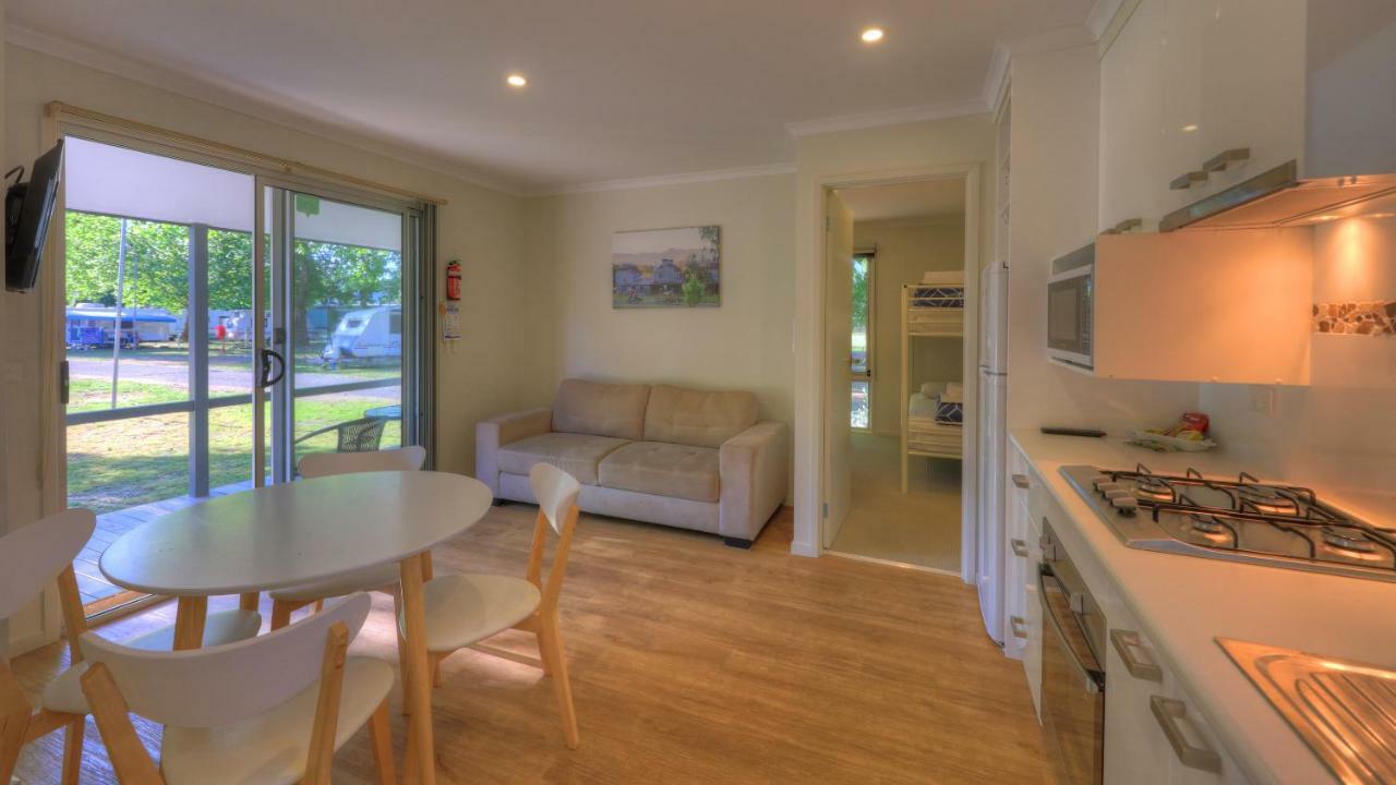 Myrtleford Holiday Park Bagian luar foto