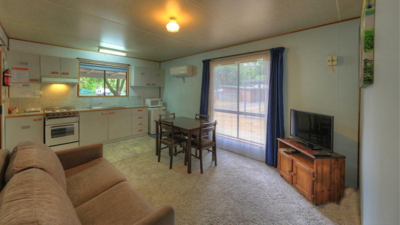 Myrtleford Holiday Park Bagian luar foto