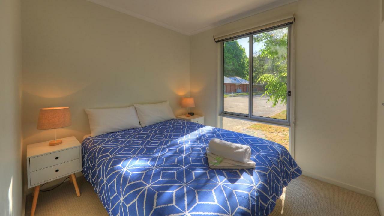 Myrtleford Holiday Park Bagian luar foto